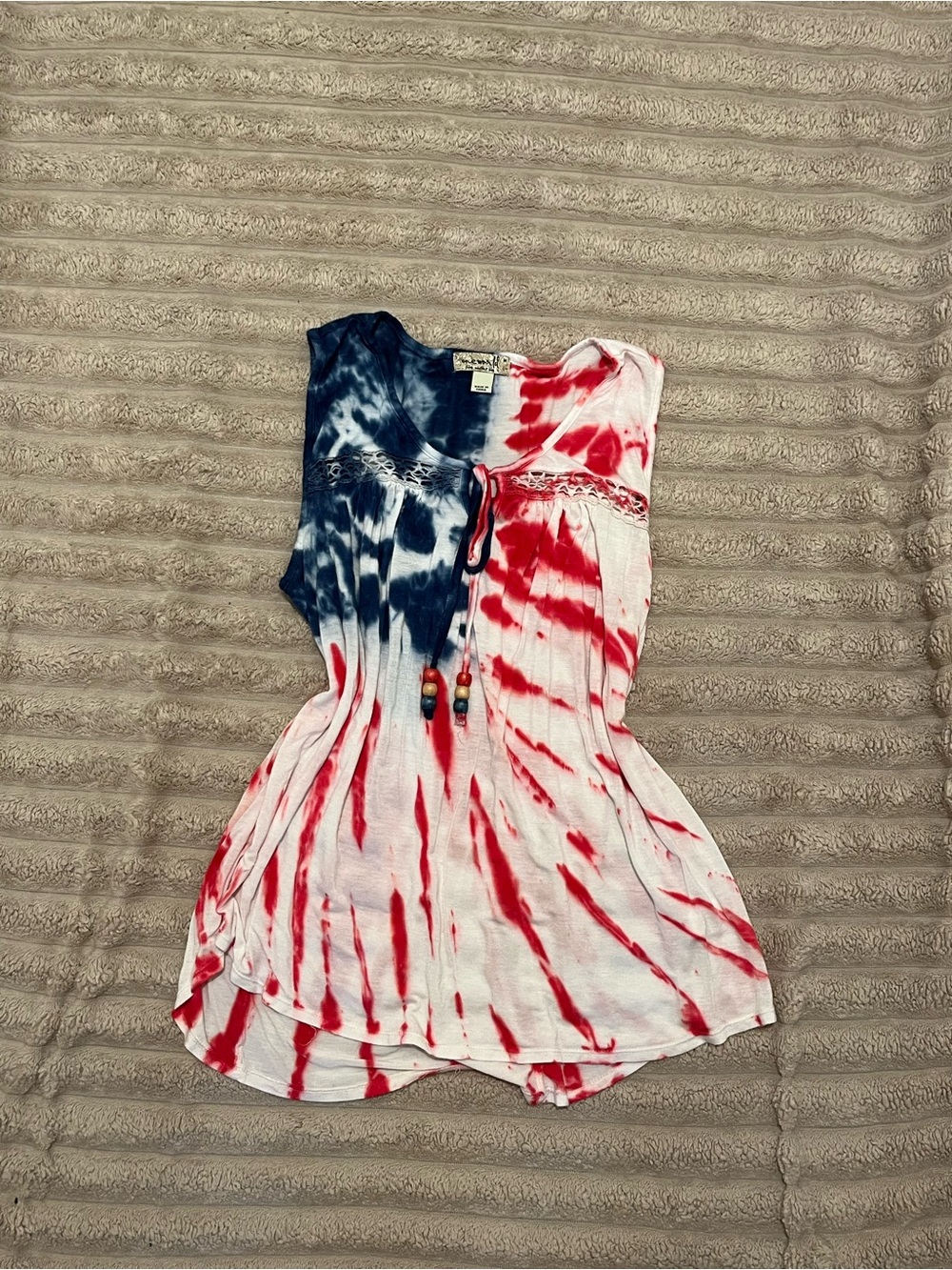 One World Women’s M Red White Blue Tie-Dye V-Neck Tank Top Beaded